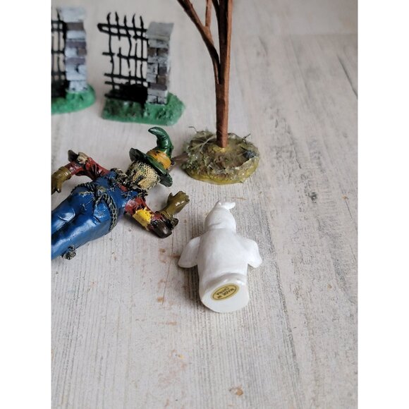 Halloween Gates scarecrow ghost Village accessory set decor - Picture 9 of 9